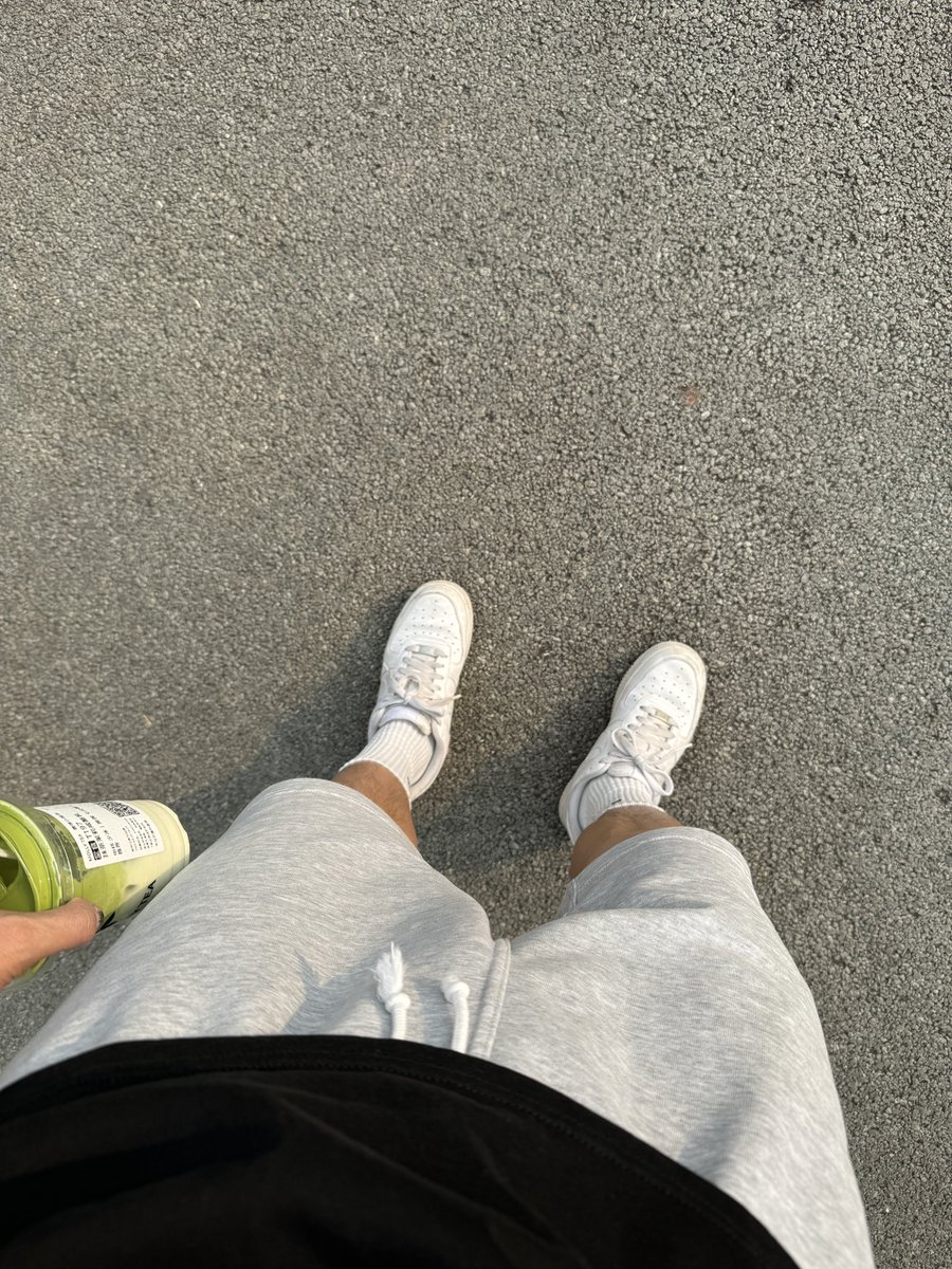 onlyonericky1's tweet photo. 这两天好热🥵 猜猜穿没穿 #白袜 https://t.co/qwYDoWSjGA