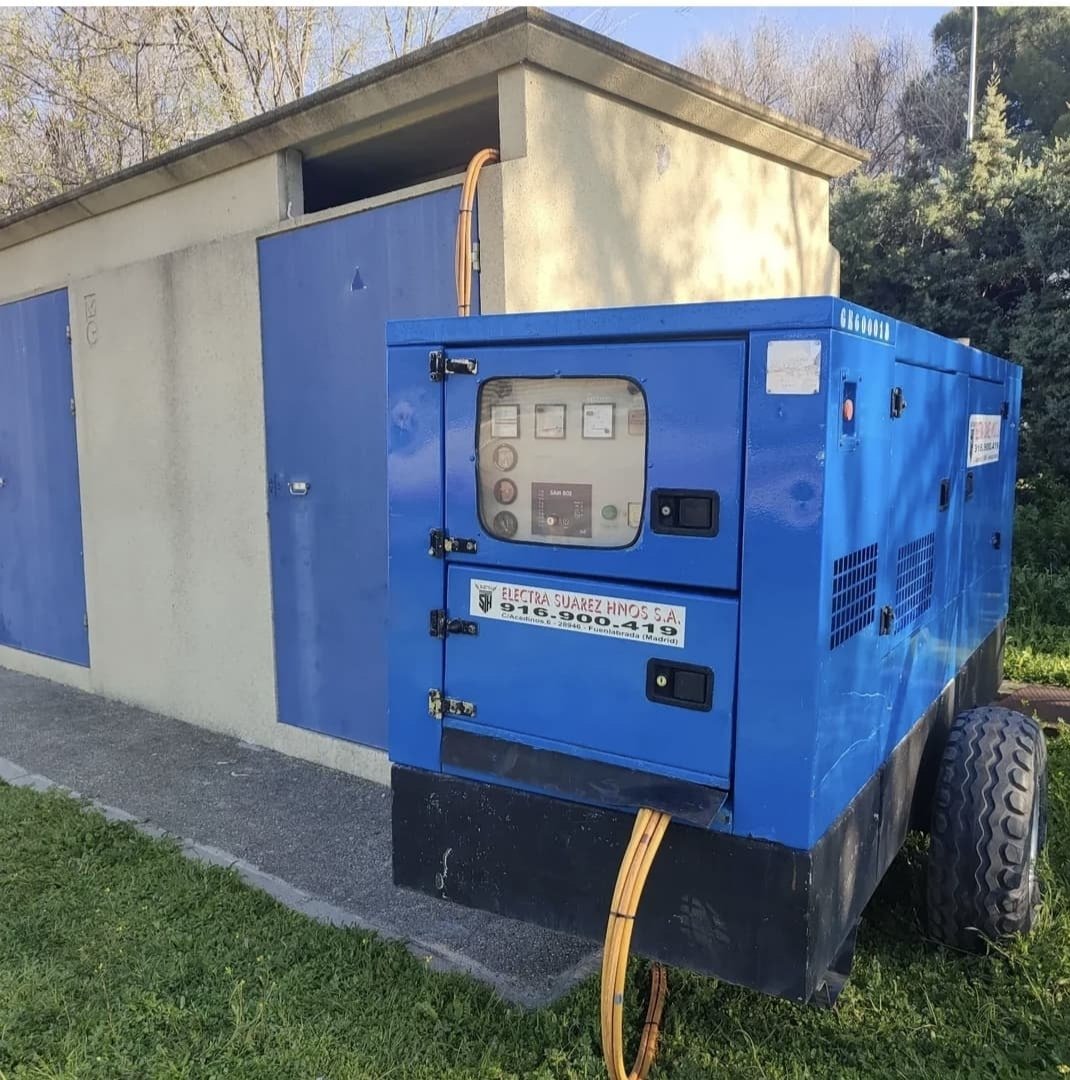 Equipos de futbol de #Valdemoro obligados a alquilar generadores electricos por falta de luz en los campos tras una avería en las instalaciones. 
¿Va a devolver el <a href="/Ayto_Valdemoro/">Ayto de Valdemoro</a> la tasa que pagan los clubs por usar unos campos que no reúnen las condiciones adecuadas?