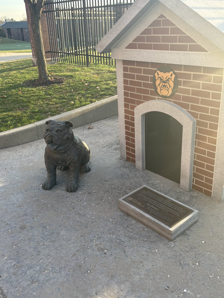 Cj_gray26's tweet image. Enjoyed my visit today to Butler University, cant wait to be back. Thanks for having me!
@CoachSchott_BU @coachklynch @BrotherRiceFB @EDGYTIM @LemmingReport @SWiltfong_