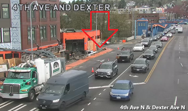 预定的建筑在弗里蒙特桥以南的第4 ave n，阻塞了SB右车道。谨慎行事。
