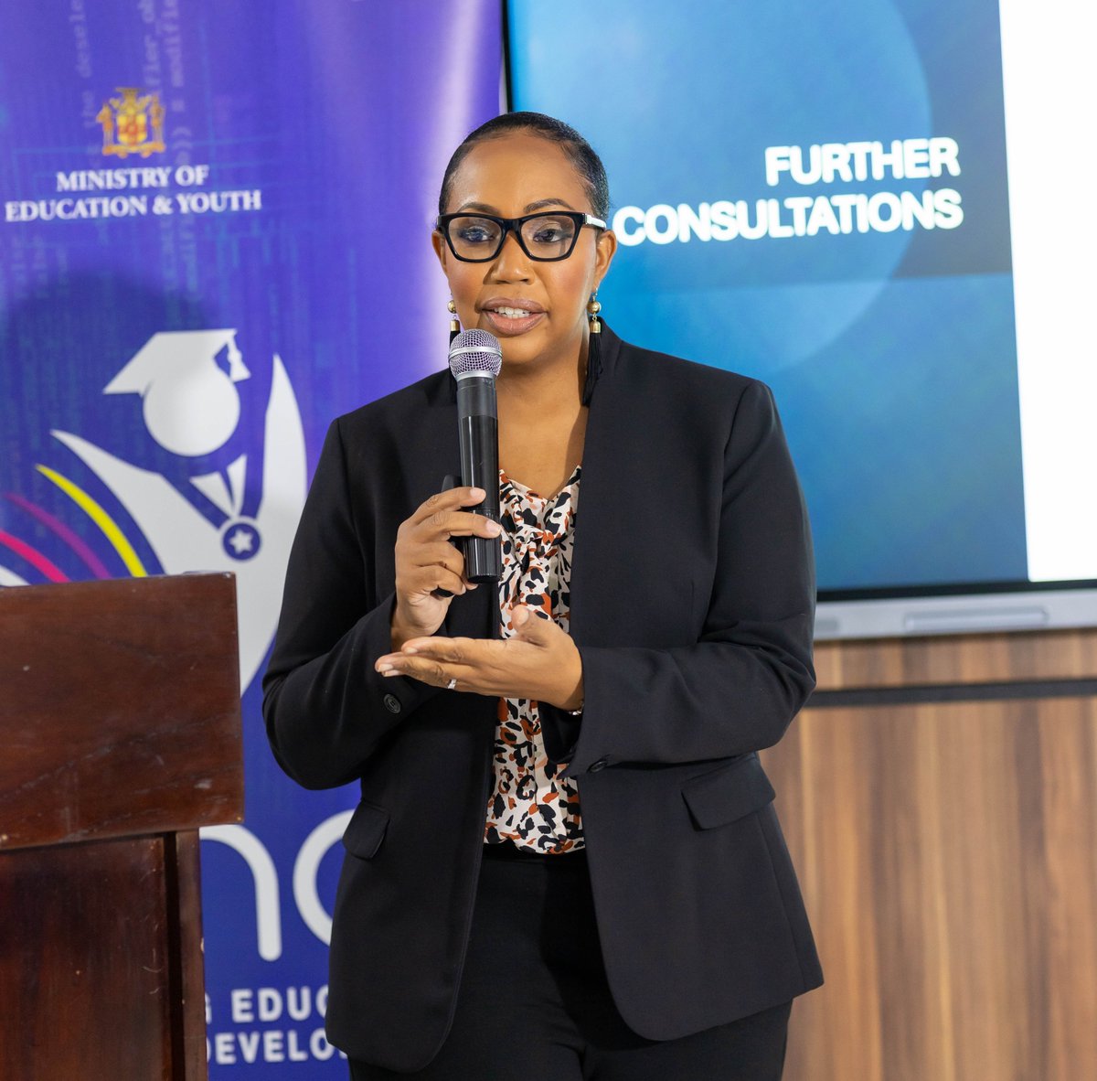 🇯🇲#Jamaica: This month, key stakeholders gathered to share their insights on a Draft Protocol to prevent and respond to the presence and use of firearms in schools. 🎒🛡️
This initiative is the result of a collaboration between <a href="/UNLIREC/">UNLIREC</a>  and @moeyijamaica

Funded by #SALIENT🌟
