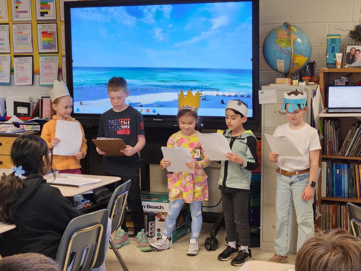 Second grade students from Ms. K's class just performed a Readers' Theatre in Mrs. Jacques' fourth grade room.  I was lucky enough to be invited and was so impressed by the performance!