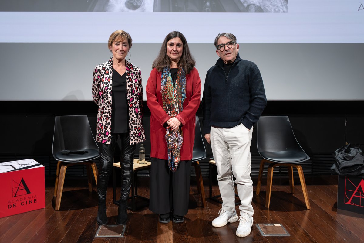 Pilar Pérez Solano, Victoria Ortega y Javier Tolentino mantuvieron un encuentro con el público #enlaAcademia tras el pase de La defensa, por la libertad.
academiadecine.com/2025/03/27/la-…