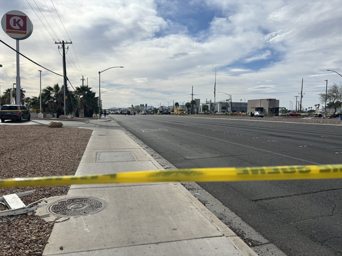 #BREAKING Suspect involved in high speed chase taken into custody near Boulder &amp; Sahara. <a href="/FOX5Vegas/">FOX5 Las Vegas</a>