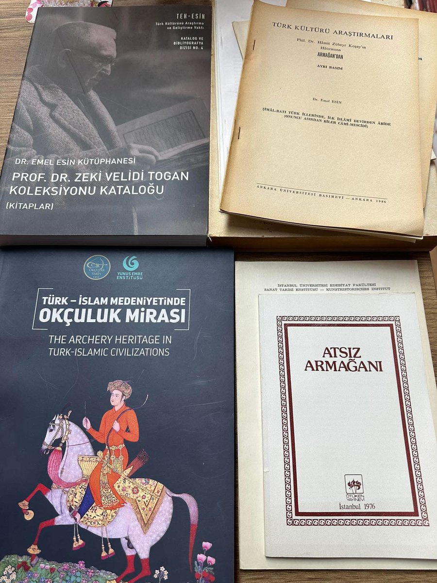 BANA BAYRAMLIK. 
Dostlarım bana bayramlık göndermiş,
Kendilerine teşekkür ediyorum.
Sevgi ve saygılarımı sunuyorum.