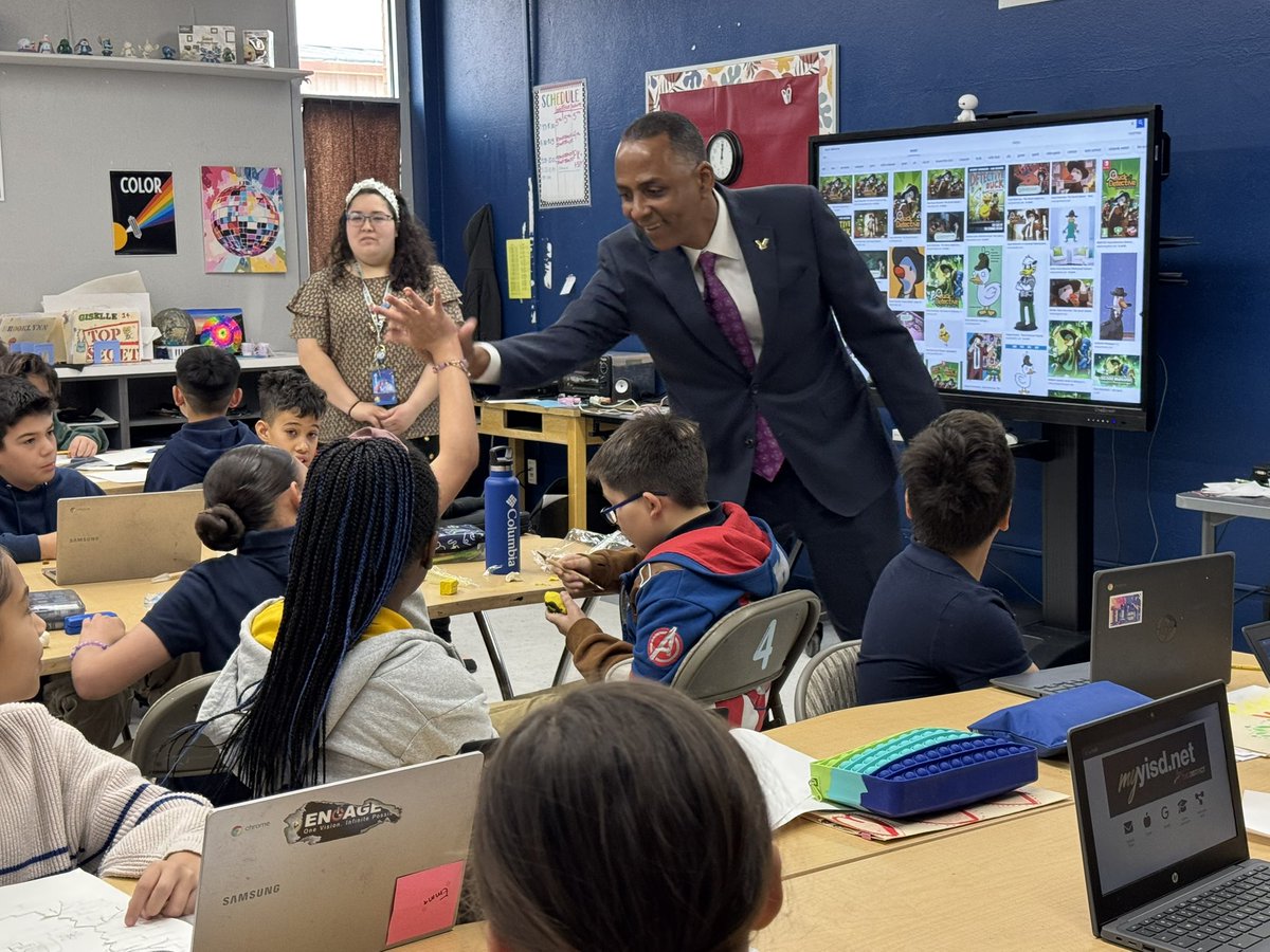 Mayor Johnson (<a href="/MayorRenardEPTX/">Mayor Renard Johnson</a>) is reporting for duty as Principal for the Day at Eastwood Heights Elementary School. #THEDISTRICTofChampions