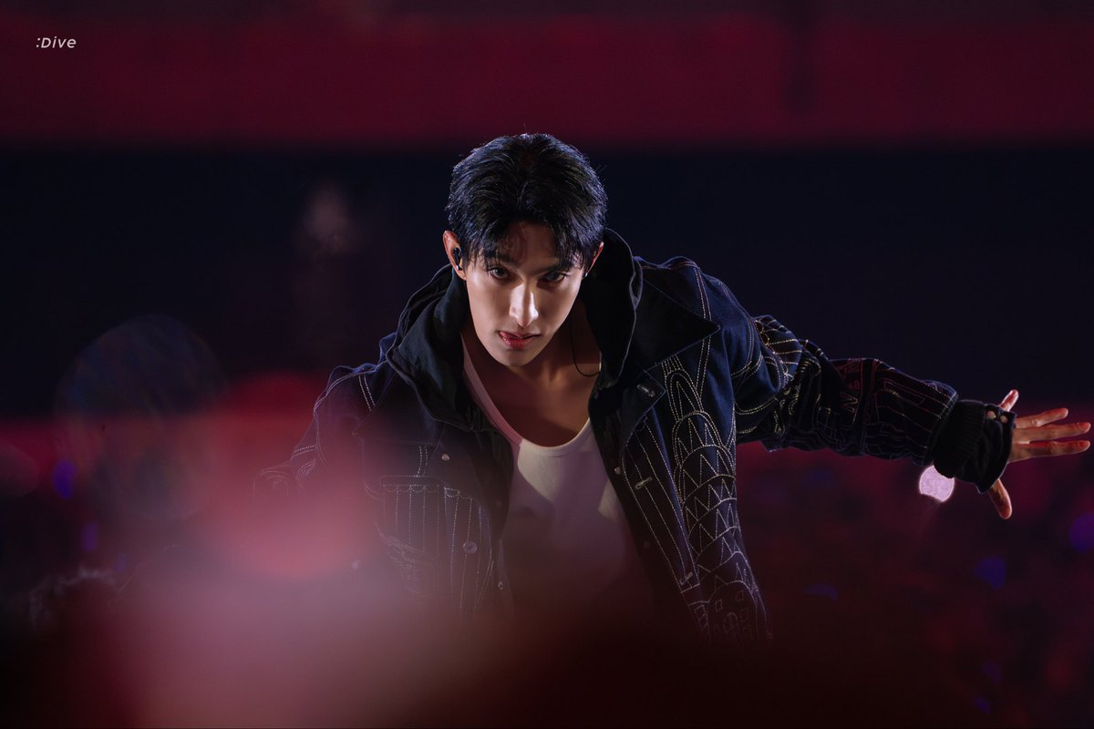 kyeomties's tweet image. his cheek scar is so clear here wow