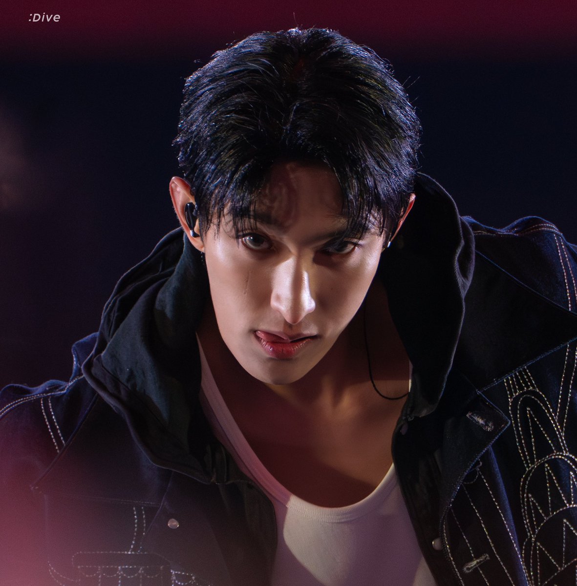 kyeomties's tweet image. his cheek scar is so clear here wow