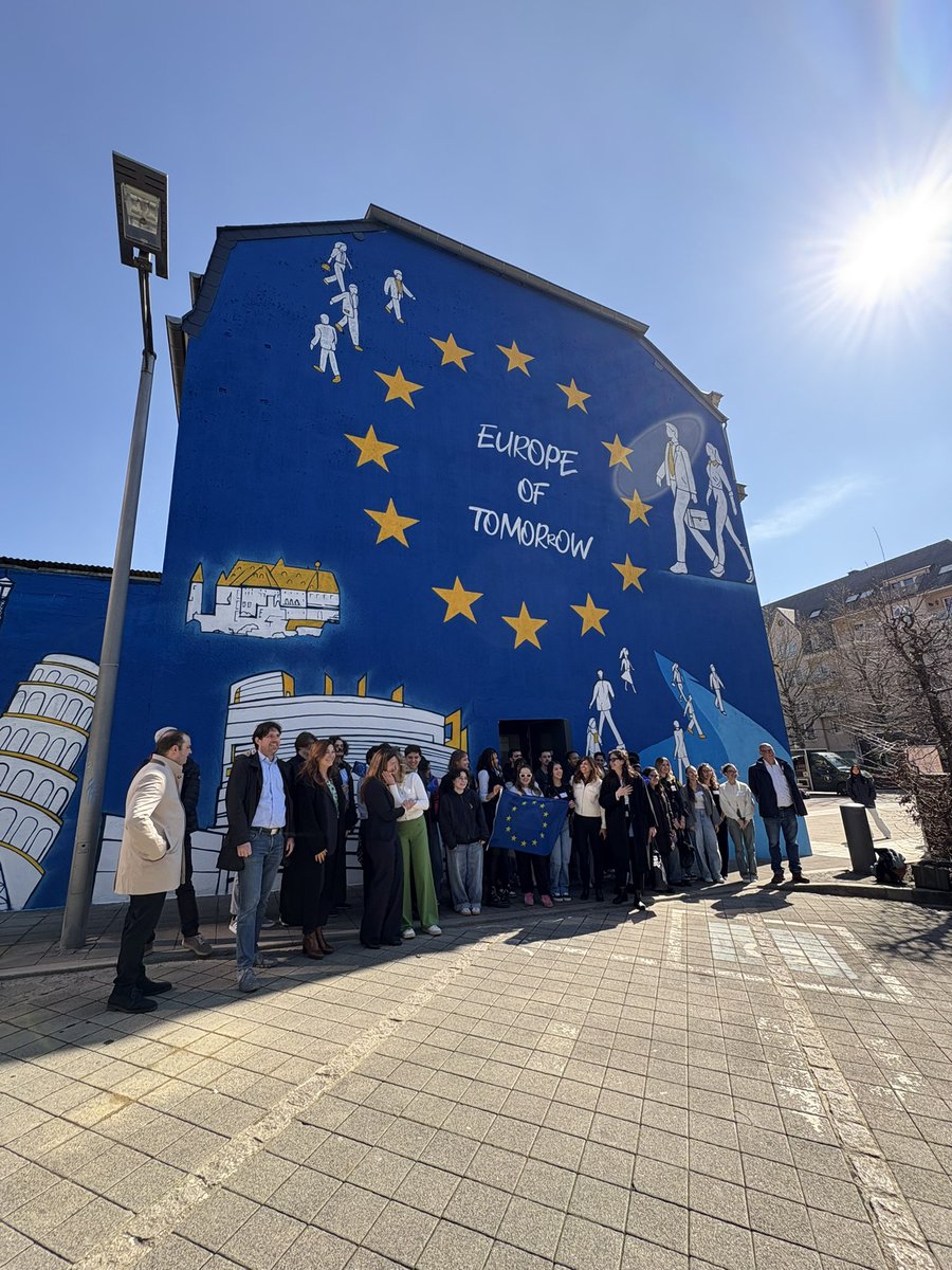 UE_Luxembourg's tweet image. Today in #Differdange we unveiled the winning mural from the &quot;Street Art Contest&quot; highlighting EU values. Submissions from across the EU were also showcased. Big thanks to the 🇪🇺Documentation Centre 🇱🇺City, City of Differdange, @Europarl_LU &amp;amp; @EUPublications for their support!