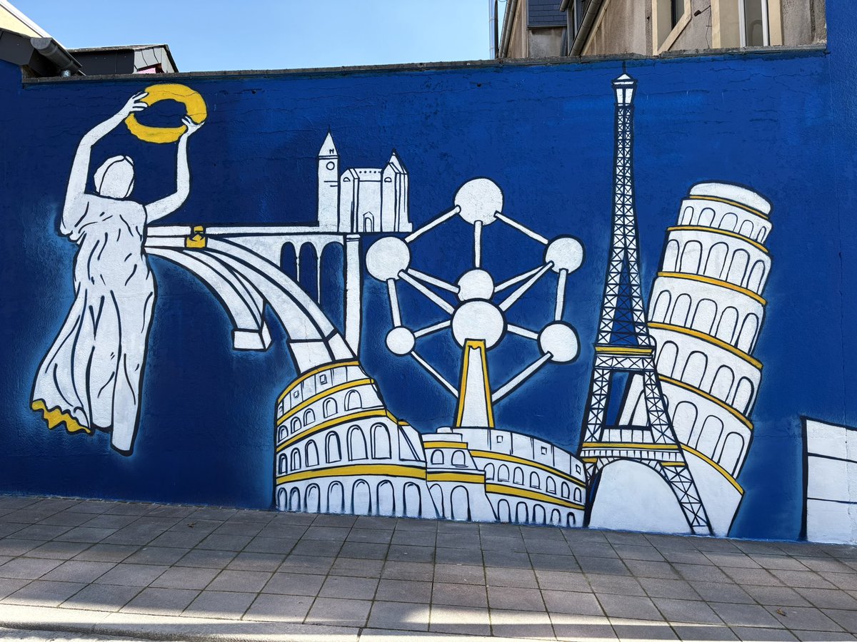 UE_Luxembourg's tweet image. Today in #Differdange we unveiled the winning mural from the &quot;Street Art Contest&quot; highlighting EU values. Submissions from across the EU were also showcased. Big thanks to the 🇪🇺Documentation Centre 🇱🇺City, City of Differdange, @Europarl_LU &amp;amp; @EUPublications for their support!