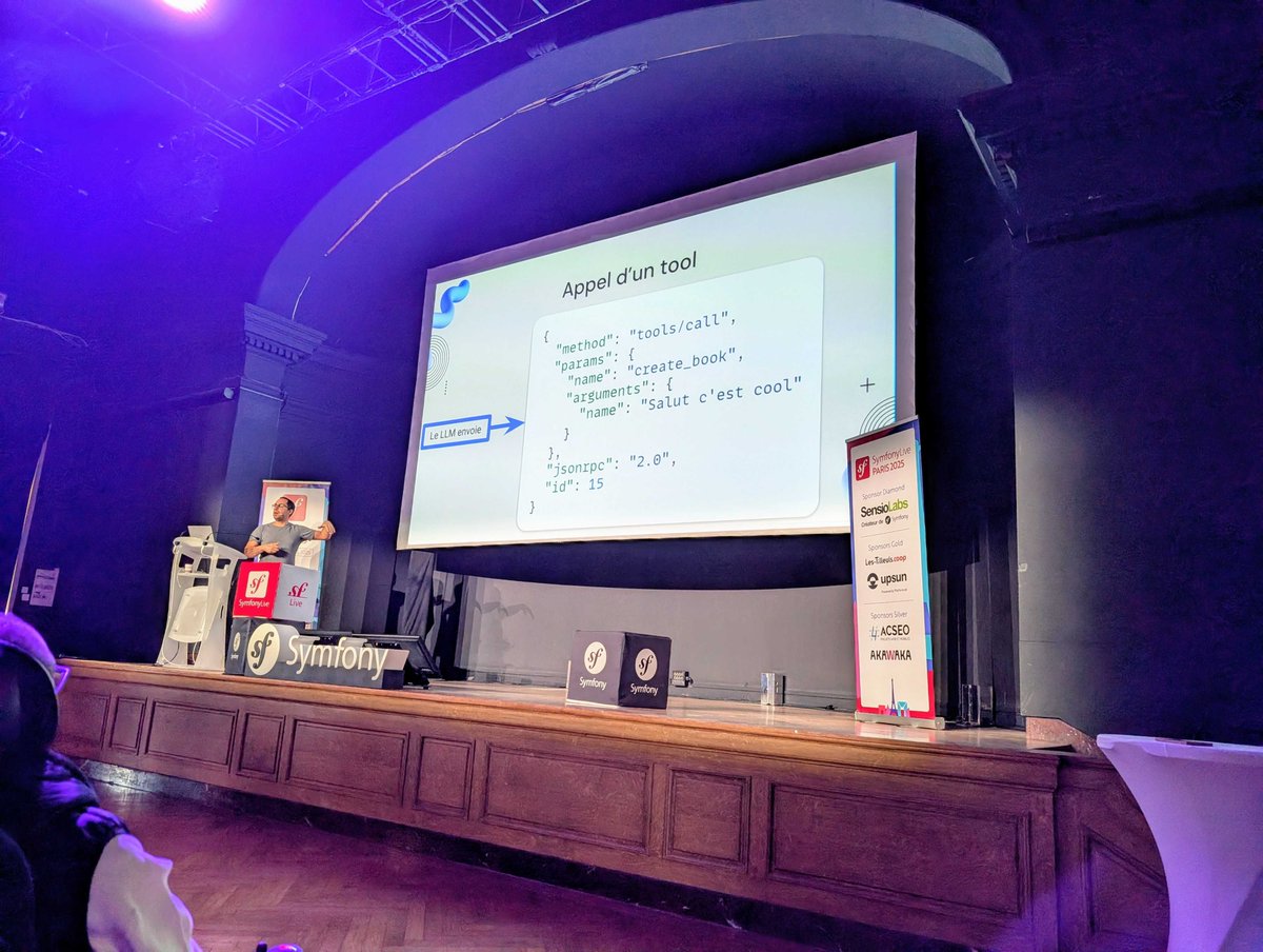 JoliCode's tweet photo. C'est l'heure des Lightings Talks au #Symfony_Live ! Nous en profitons pour partager deux sujets 💛
@ternel présente l'histoire des User Agent avec humour,
et @lyrixx le protocole MCP pour piloter vos applications avec l'IA !
Retrouvons-nous à l'apéro ! #IA #MCP #UserAgent https://t.co/cWfOdunezd