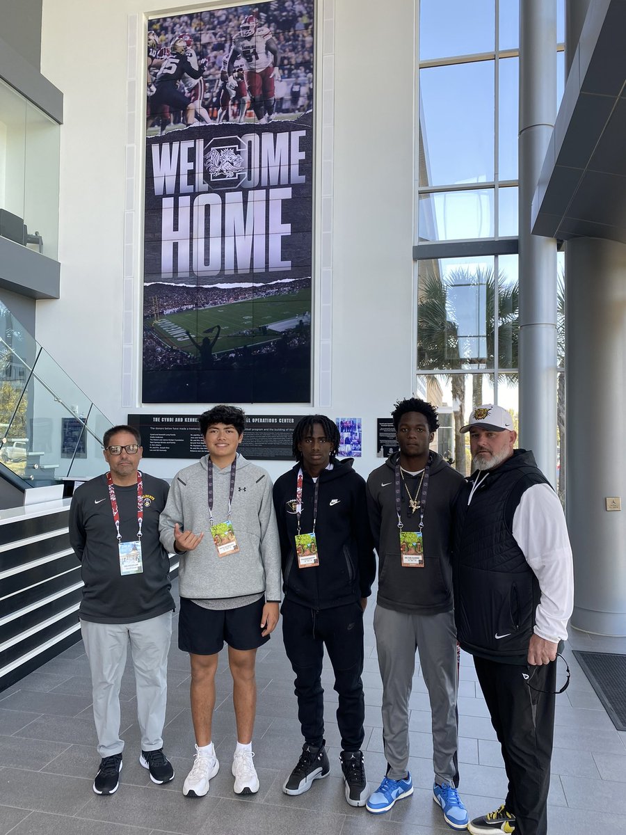 Zamaurious Robertson (@zamauriousrobe1) on Twitter photo Had a great time at South Carolina with my teammates and coaches. <a href="/Khayel_sft/">Khayel Sam Fong-Talia</a> <a href="/KelvionManning/">Kelvion Manning</a> <a href="/CoachRoller5/">Kelvin Roller</a> <a href="/coachfurrey/">Mike Furrey</a> <a href="/GamecockFB/">Gamecock Football</a> <a href="/SplinterSpivey/">Splinter Spivey</a> Had a great time at South Carolina with my teammates and coaches. <a href="/Khayel_sft/">Khayel Sam Fong-Talia</a> <a href="/KelvionManning/">Kelvion Manning</a> <a href="/CoachRoller5/">Kelvin Roller</a> <a href="/coachfurrey/">Mike Furrey</a> <a href="/GamecockFB/">Gamecock Football</a> <a href="/SplinterSpivey/">Splinter Spivey</a>