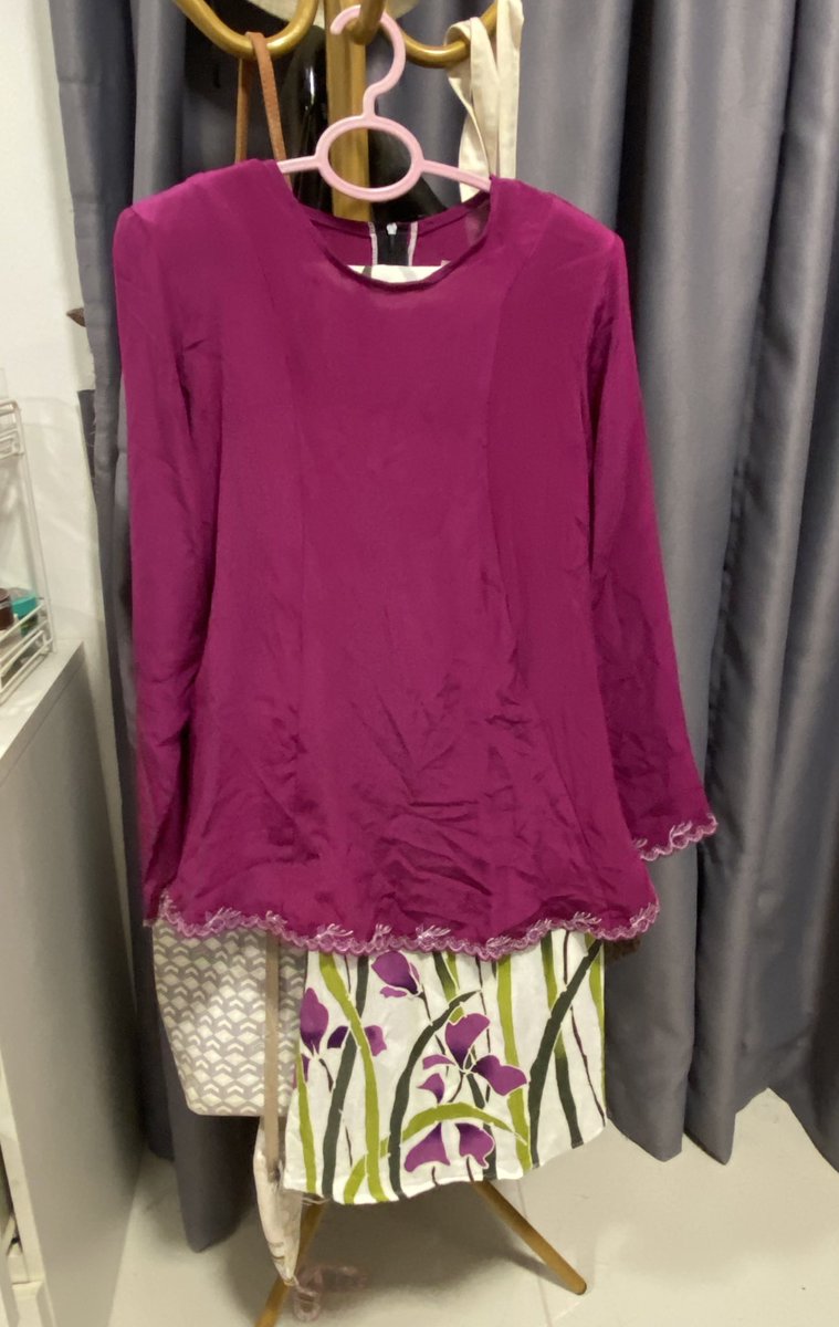 mis_estella's tweet photo. Vibe acik gomen tiap kali raya tempah sepasang baju batik ๐คฃ.
Lepas raya boleh pakai ari Khamis.. kan jimatโฆ
#crepe #princesscut #batikraya https://t.co/K7nQ5YhNfn