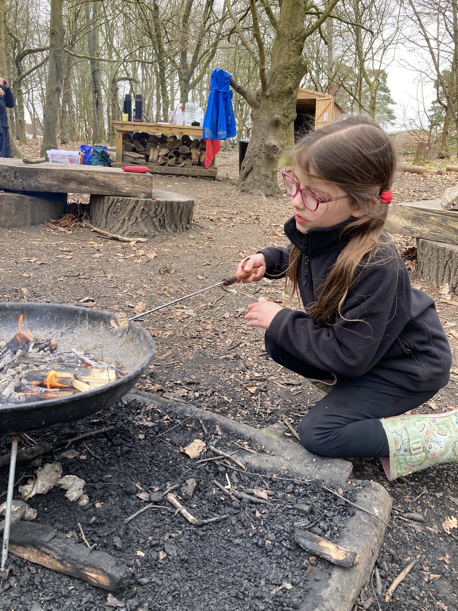 PipersForestSch's tweet photo. Today’s Year 2 Forest session. 🌳🔥🍃🥰 #childinitiatedlearning #KS1 #collaborativeplay #imaginaryplay https://t.co/K9VilC6AT1
