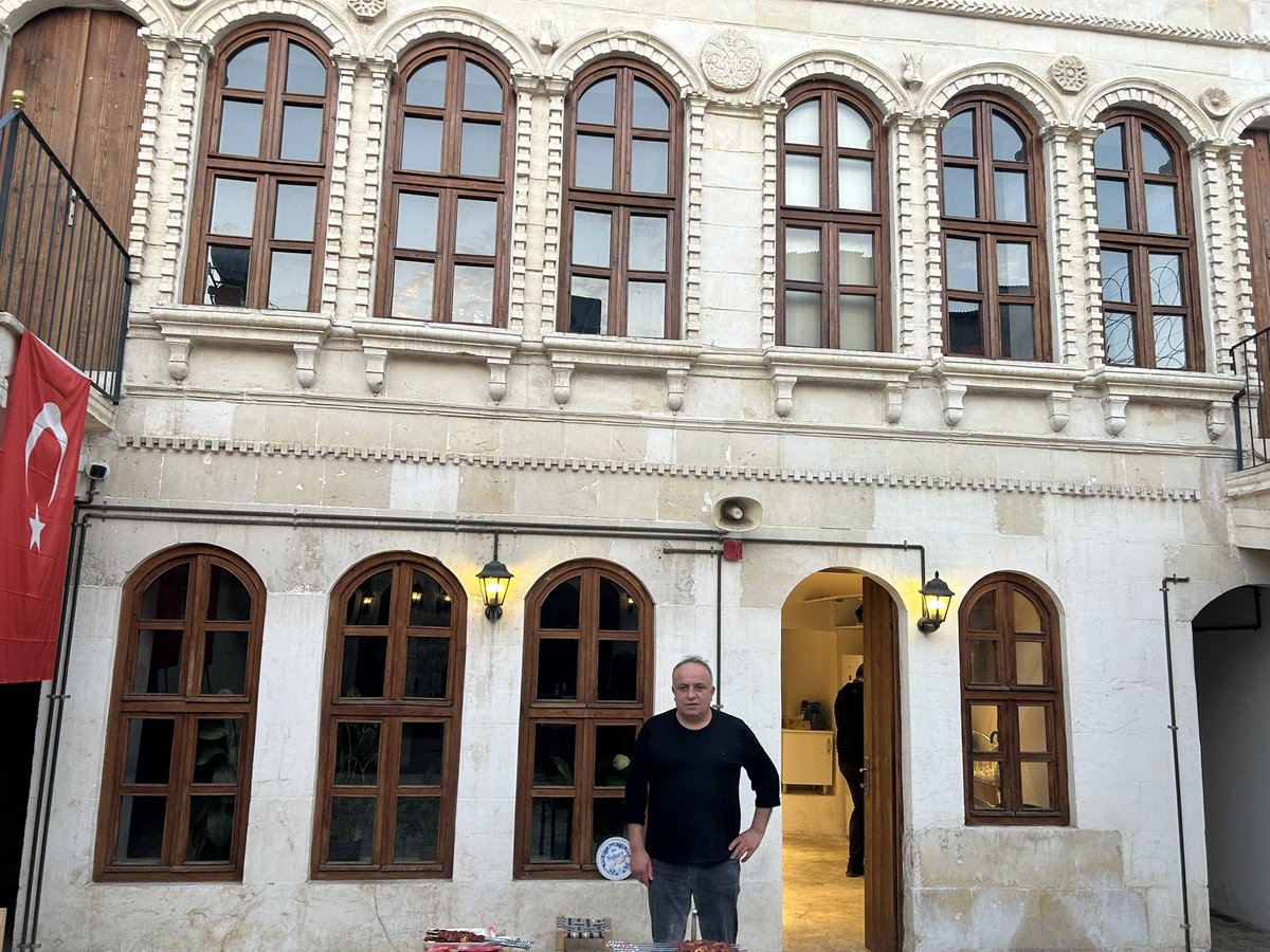 İnsanları kaderleri karşılaştırır, karakterleri yakınlaştırır, kararları anlaştırır, davranışları uzaklaştırır..CUMAMIZ MÜBAREK OLSUN….