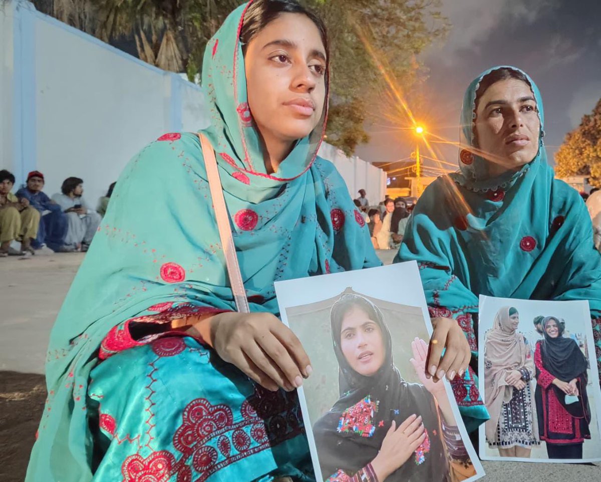 ZrumbeshEnglish's tweet photo. #BreakingNews: Security forces have arrested Mahzaib Baloch and Fauzia Baloch at Gadani Cross while they were returning from a protest in #Uthal.
For details Visit: https://t.co/IaO7lp1mFb
#Balochistan #HumanRights https://t.co/8W37itU2DI