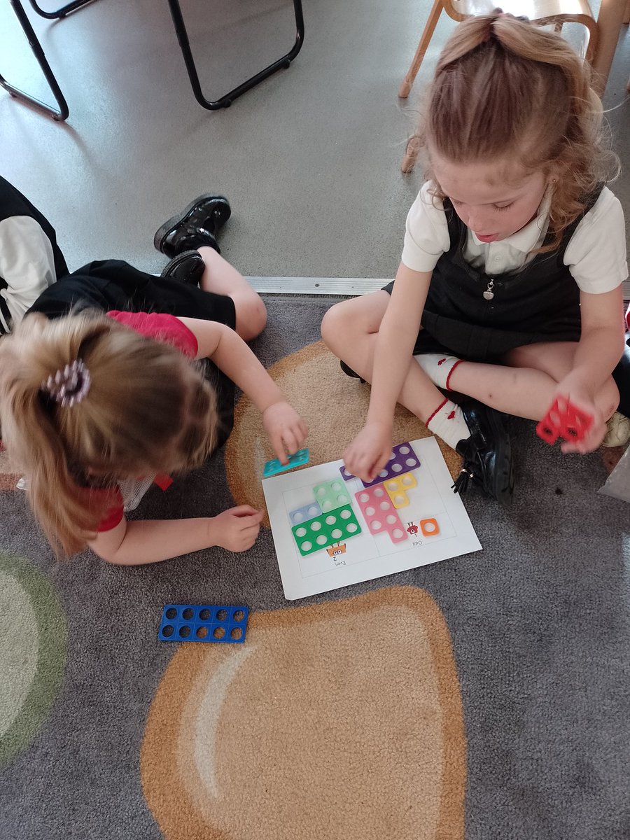Maybury_F2's tweet photo. We have been learning about odd and even numbers in maths this week #masteringnumber @NCETM @HumberEdTrust @Maybury_School https://t.co/qWZJnw9wkg