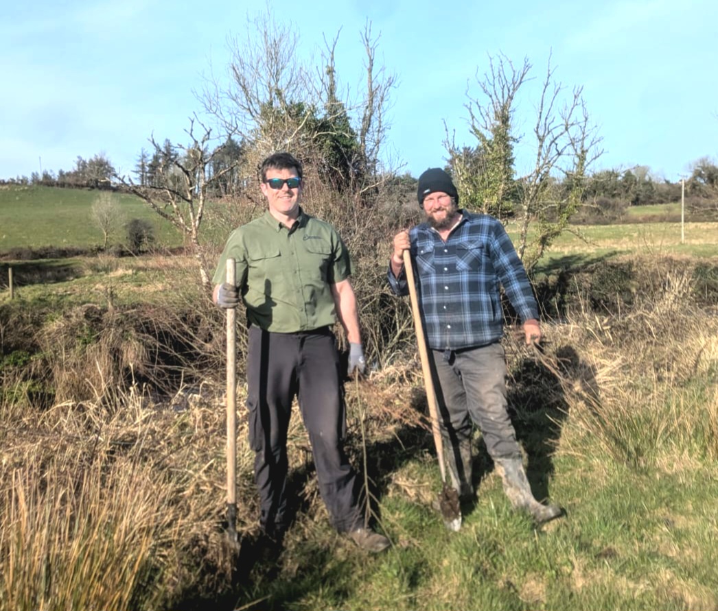 🟢 IFI is planting trees along 1.6km of Doonbeg River, Co #Clare to create shade &amp; cooler waters for at-risk #salmon and #trout

🌳 Partnered with Hometree.ie + funded by IFI's Salmon &amp; Sea Trout Rehabilitation Conservation &amp; Protection Fund 🔗 Tinyurl.com/yz8sfxh4