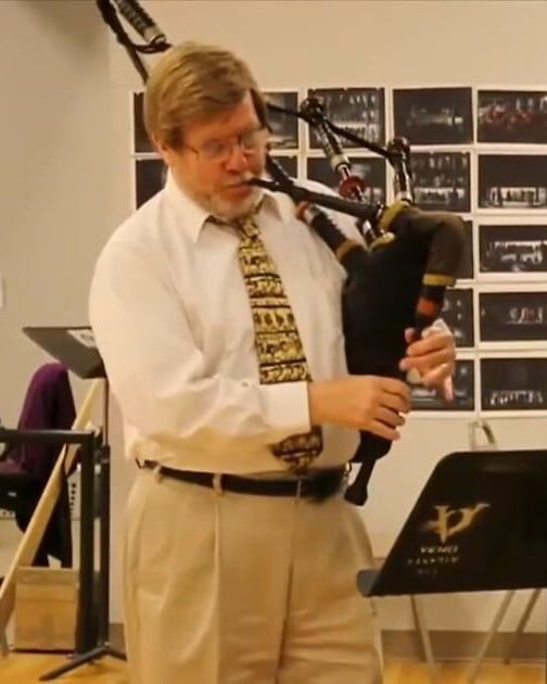 GAFollowers's tweet photo. An Atlanta bagpipe player tragically died in a scuba diving accident while on vacation in Hawaii. Days later his family found skeletal remains in his treehouse—believed to be his son who had been missing for four years. https://t.co/UV9plSOnBZ