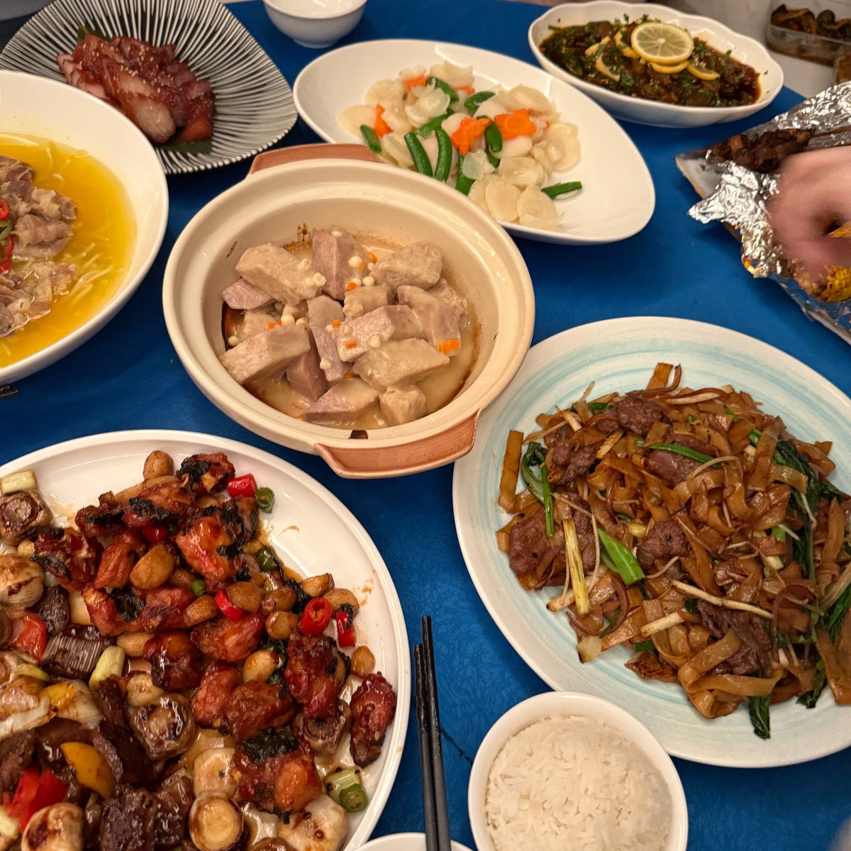 cherryxiaoyiii's tweet photo. 2025.03.27 [Zhou Shiyu] kdfj/Pocket48 update – MTL

The girls are having dinner now 🍽  Eat well babies~

🌧: Time to eat
🌧: Not enough space hhh
🌧: Put two dishes on one plate https://t.co/aVd53ymEtZ