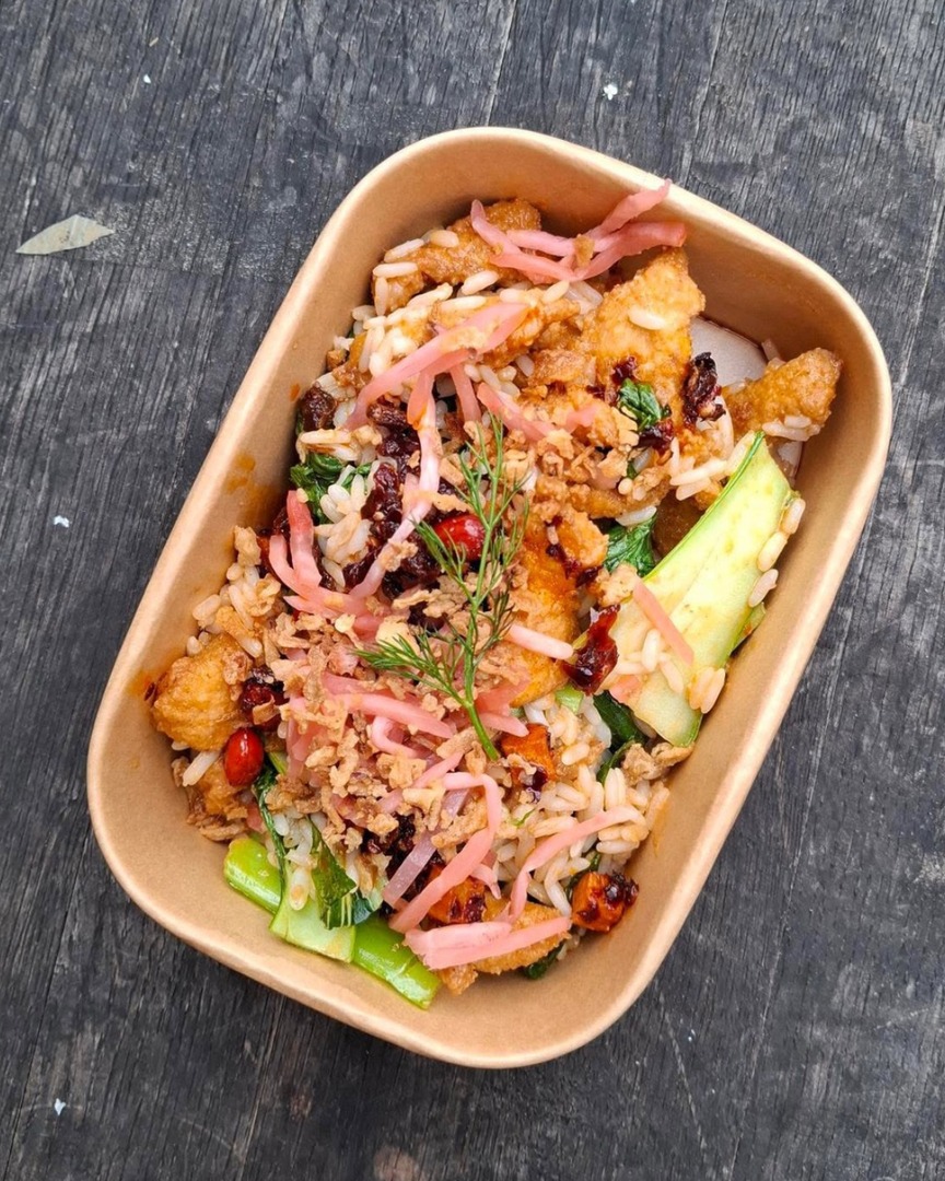 Have you tried the Buttermilk Chicken Panang from @streetfoodatelier? 

Crispy buttermilk chicken coated in coconut flour, rich &amp; aromatic Panang curry, bok choi, crispy onions, chili oil &amp; pickled ginger.

Call in this for good food, good beer &amp; good company!