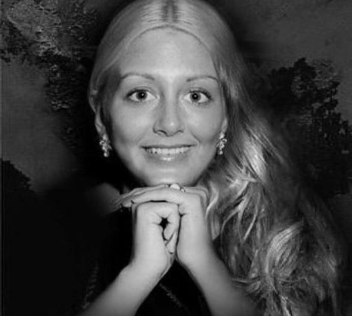 DarkHeartRiley's tweet photo. #RIP #ljsmith
She was an amazing writer. She is one of the few authors I looked up to and inspired me to write the genre I do. https://t.co/VfmElgAJDy