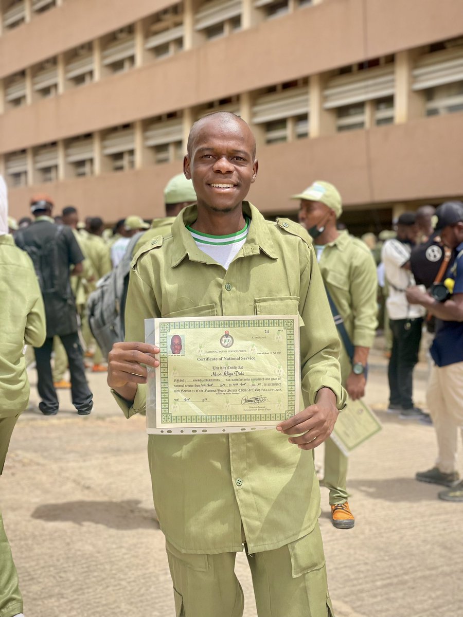 __aliudada's tweet photo. Boots off! 

Alhamdulillah for the blessings we can't achieve on our own. — Allāh Ya sanyawa karatun mu albarka, Ya ƙarawa iyayen mu lafiya da nisan kwana masu albarka, Ya kuma bamu ikon kyautata musu, amin. https://t.co/wVQzSt4nrS