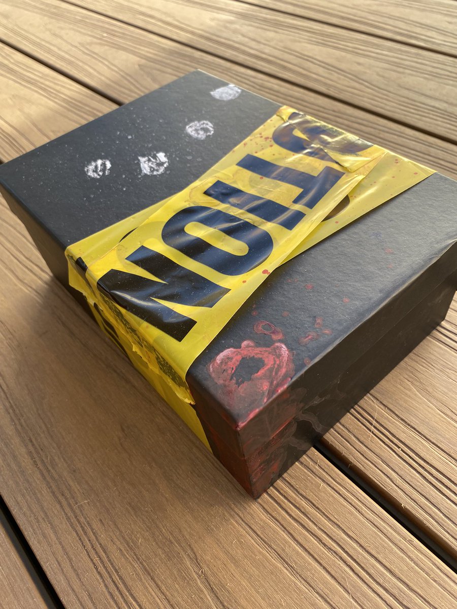 Mr_StarStorm's tweet photo. Finally the time has come to show off what I’ve made for small object making. I present : a personal touch #artmoots #crime #smallobject https://t.co/6R0iIyt9hx