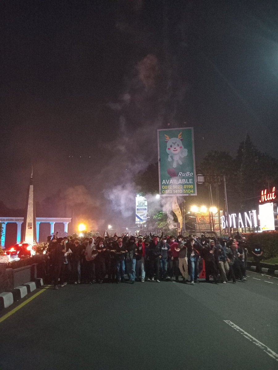 pasargratisbgr's tweet photo. Yang merasa teman kanan kirinya menghilang, silahkan dm kami.

Cc : @barengwarga @BudiBukanIntel https://t.co/wLVMIgnne4