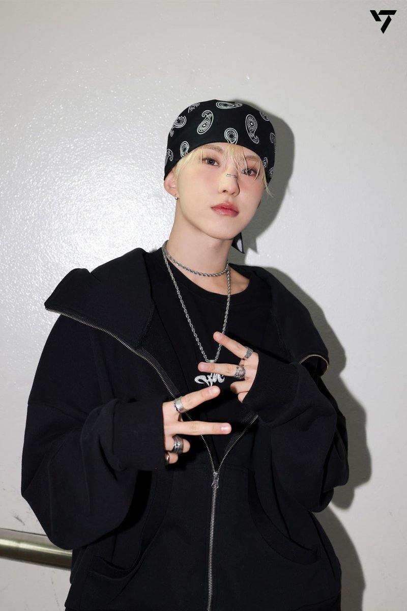 hobithcreator's tweet photo. melhor outfit e styling dessa era ta https://t.co/gaO9iGlGkY