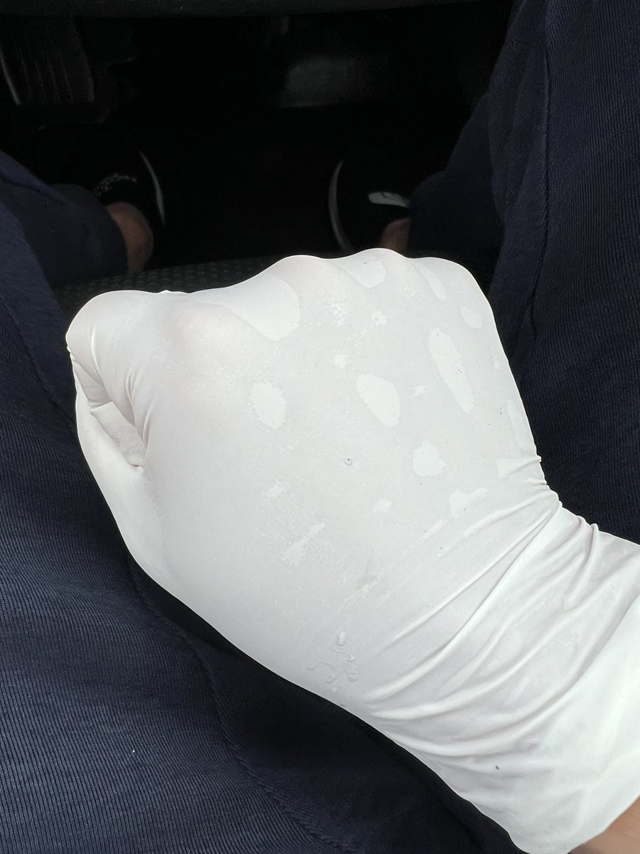 gomutse_'s tweet photo. 洗車では、やっぱりゴム手袋！！　いい感じに蒸れましたー！^_^

#ゴム手袋 #ゴム手 #手袋 https://t.co/z27SRSr19e