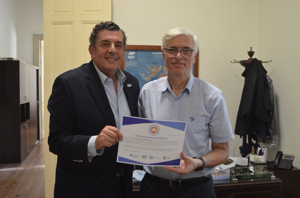 ing_unlp's tweet photo. La Facultad de Ingeniería otorgó el primer Certificado UNLP de Huella de Carbono a una reconocida empresa del sector harinero

Se trata de Molino Campodónico, que atravesó un proceso de evaluación y validación técnica para poder obtener la certificación.
https://t.co/VFy4aS1Apj https://t.co/8moP6e11KP