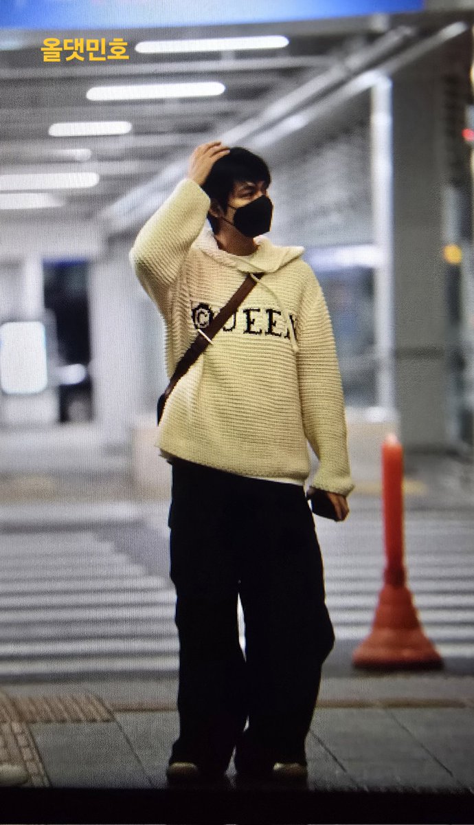 20250327 이민호 출국 프리뷰
어둡고 바람불고 그런데 오늘 옷 이쁘네

#이민호