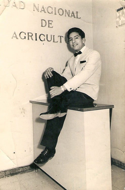 osses's tweet image. Tres capsulas históricas sobre la importancia de Tommy Rey en la música chilena 🧵: