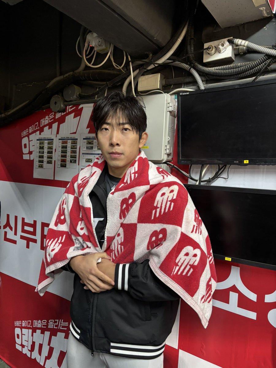 KT 이적 후 첫 등판에서 승리 거둔 오원석입니다.