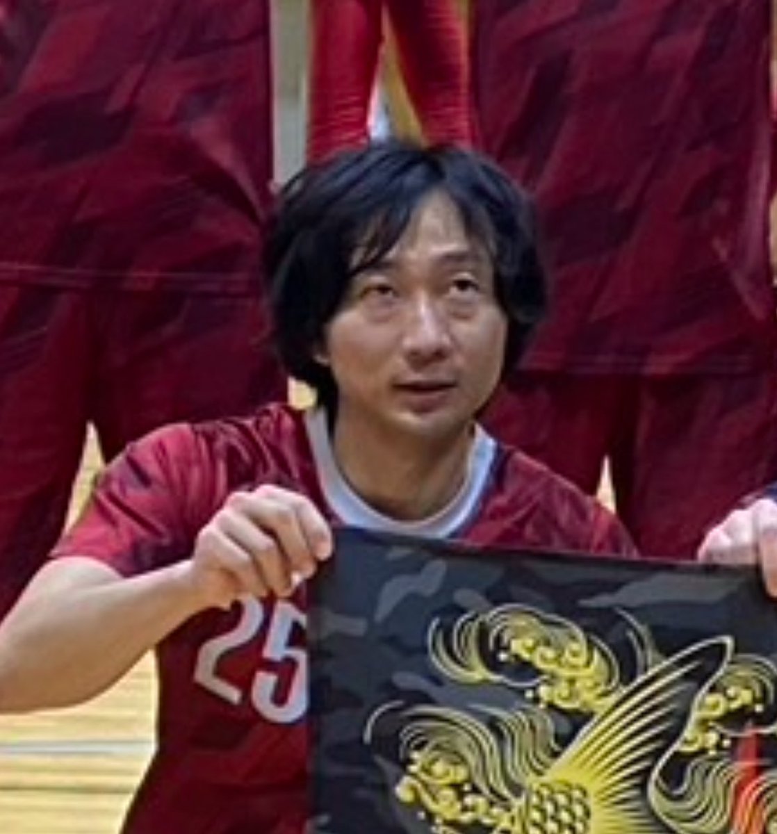 #25 杉田 龍兵
ALA

元祖東京の宝。
粘り強いDFでボールを奪取し
パニックキックで相手のキックインへ。
試合前に更衣室で、肩にダラシないテーピングをして相手からも失笑される。
カウンター時に何度言われても追い越しが、サイドバックスタイルになるのが直らない。
因みにサイドバックは未経験。