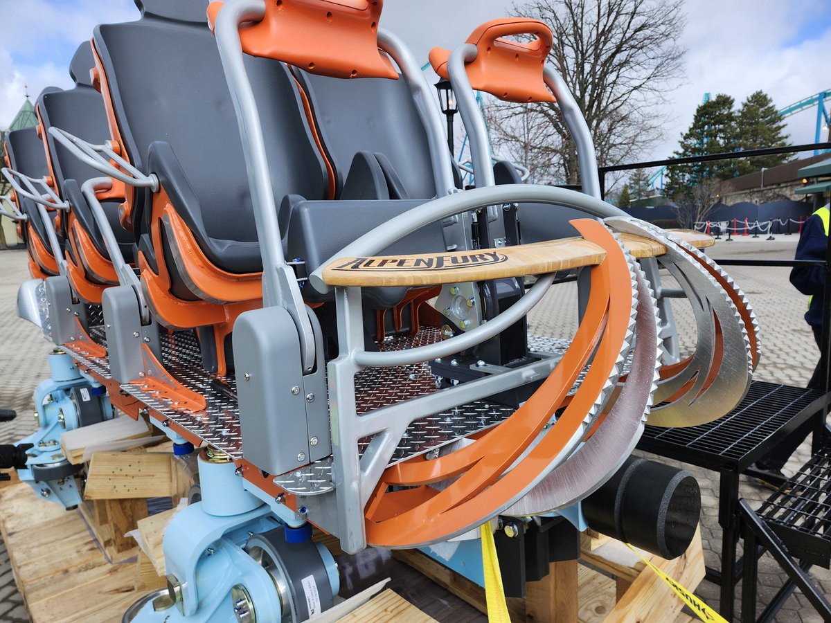 FUNFoodBlog's tweet photo. Some closeup details of the fire &amp; ice sleighs for AlpenFury at Canada's Wonderland https://t.co/d74xz20d6z