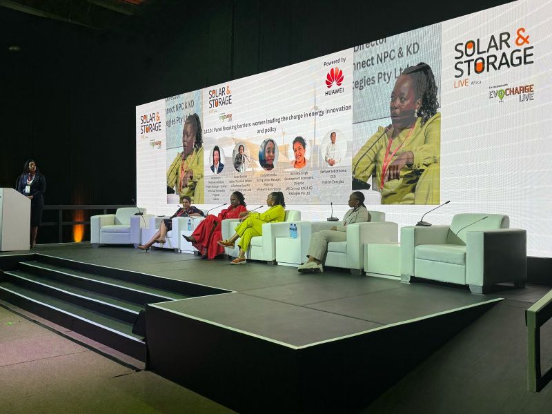 We are absolutely loving this all-female panel taking place in the Keynote Stage 👏

"Breaking barriers: women leading the charge in energy innovation and policy"

#SolarStorageAfrica