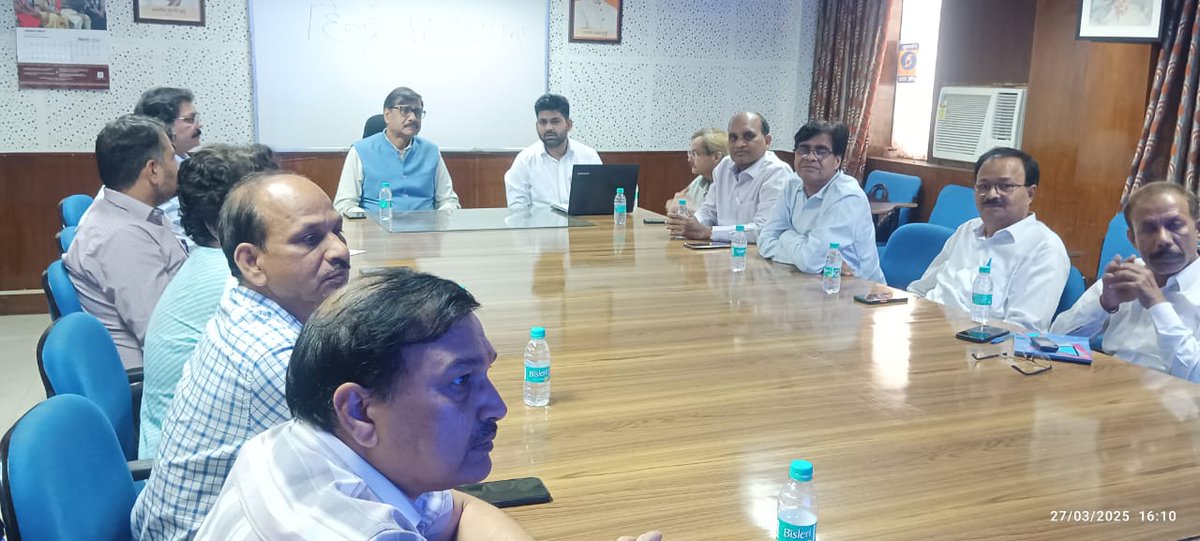 DDUttarPradesh's tweet photo. दूरदर्शन उत्तर प्रदेश में हिंदी के प्रचार एवं प्रसार हेतु कार्यशाला आयोजित किया गया जिसमें केंद्राध्यक्ष/उप महानिदेशक श्री अनुपम स्वरूप के साथ अन्य अधिकारियों/कर्मचारियों ने प्रतिभाग किया। https://t.co/DztKWMnmRO
