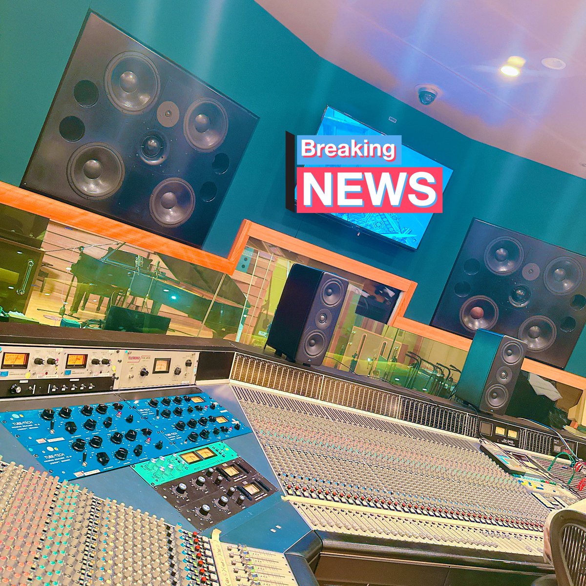 本日はとある案件のレコーディングでした🎙️

とても素敵なピアノ演奏に合わせて歌わせて頂くという大変贅沢な時間でございました🎹✨

美しいピアノの1音1音を感じながら歌えてとっても幸せ時間でした🍀⋆*