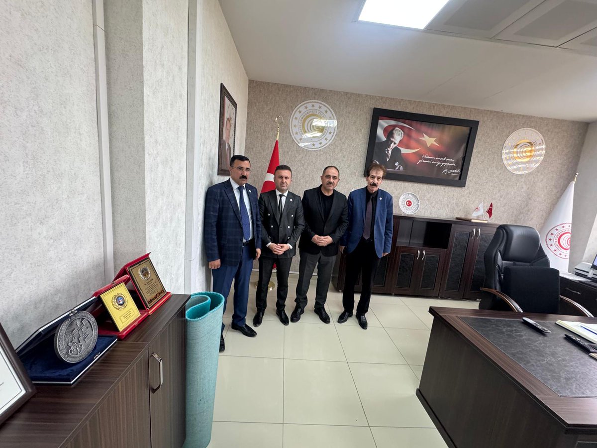 DİYARBAKIR TÜM EMLAK DANIŞMANLARI BİRLİĞİ 
TEDB olarak bugün Ticaret İl müdürümüz Sayın Zafer
Atik'i makamında ziyaret ettik.
Birlik Başkanımız ve beraberindeki arkadaşlarımızla, meslektaşlarımızın içinde bulundukları durumları istişare ettik.