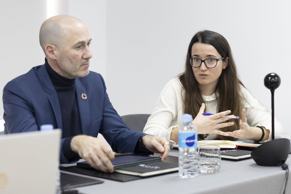 <a href="/salazar_octavio/">Octavio Salazar Benítez</a> <a href="/UProfesional/">Unión Profesional</a> <a href="/arqtecnicos/">ARQ Técnicos</a> <a href="/aparejadorescc/">AparejadoresCáceres</a> Bega Clavero apunta a la falta de referentes femeninos en la profesión, como problemática sobre la que trabajar y plantear soluciones. Ella es vocal de la Junta de Gobierno de <a href="/cateb_barcelona/">Cateb</a>.