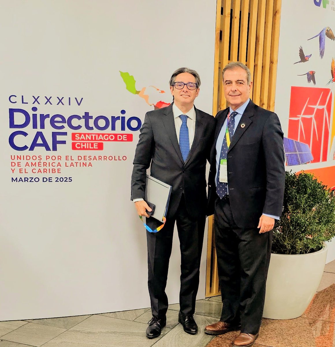 La FNGA en el #DirectorioCAF en Chile

La FNGA estuvo presente en las reuniones del Directorio y Asamblea de Accionistas de CAF en Santiago.🌱🤝

Nuestro presidente, Diego Sueiras (<a href="/DSueiras/">Diego Sueiras</a> ), se reunió con Christian Asinelli (<a href="/chrisasinelli/">Christian Asinelli</a> ) de CAF 💼🌍.
