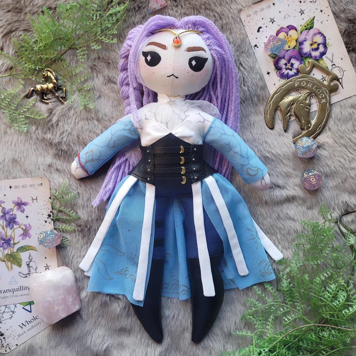 TO THE MOOOON 🌙 

I am not fully caught up because I hate when things end, but I'm so close 😭

#criticalroll #criticalroleart #plushie #artdoll #criticalrolldoll #imogentemult #imogenandlaudna #dnd #dungeonsanddragons <a href="/LauraBaileyVO/">Laura Bailey</a>