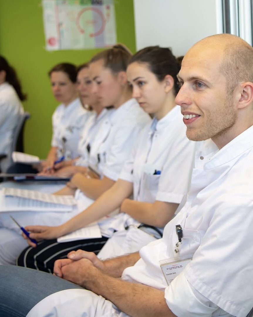 EAHPofficial's tweet photo. Today we celebrate the dedication, expertise &amp; teamwork of hospital pharmacy teams across Europe.
This year’s theme, Teamwork in every prescription, highlights the vital role they play, every dose, every day.
Thank you! 💚
🔗 https://t.co/0PfCuvJLKx

#HospitalPharmacyDay #EAHP https://t.co/qfpe0QsJ8E