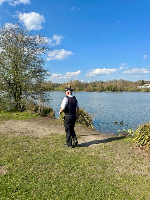 MPSWelling's tweet image. 🚨A Walk in the Park🏞️
Officers conducted foot patrols and weapon sweeps of Danson Park following reports of youths using slingshots in the area. We will continue these patrols so come say hello if you see us and raise any concerns you may have👋