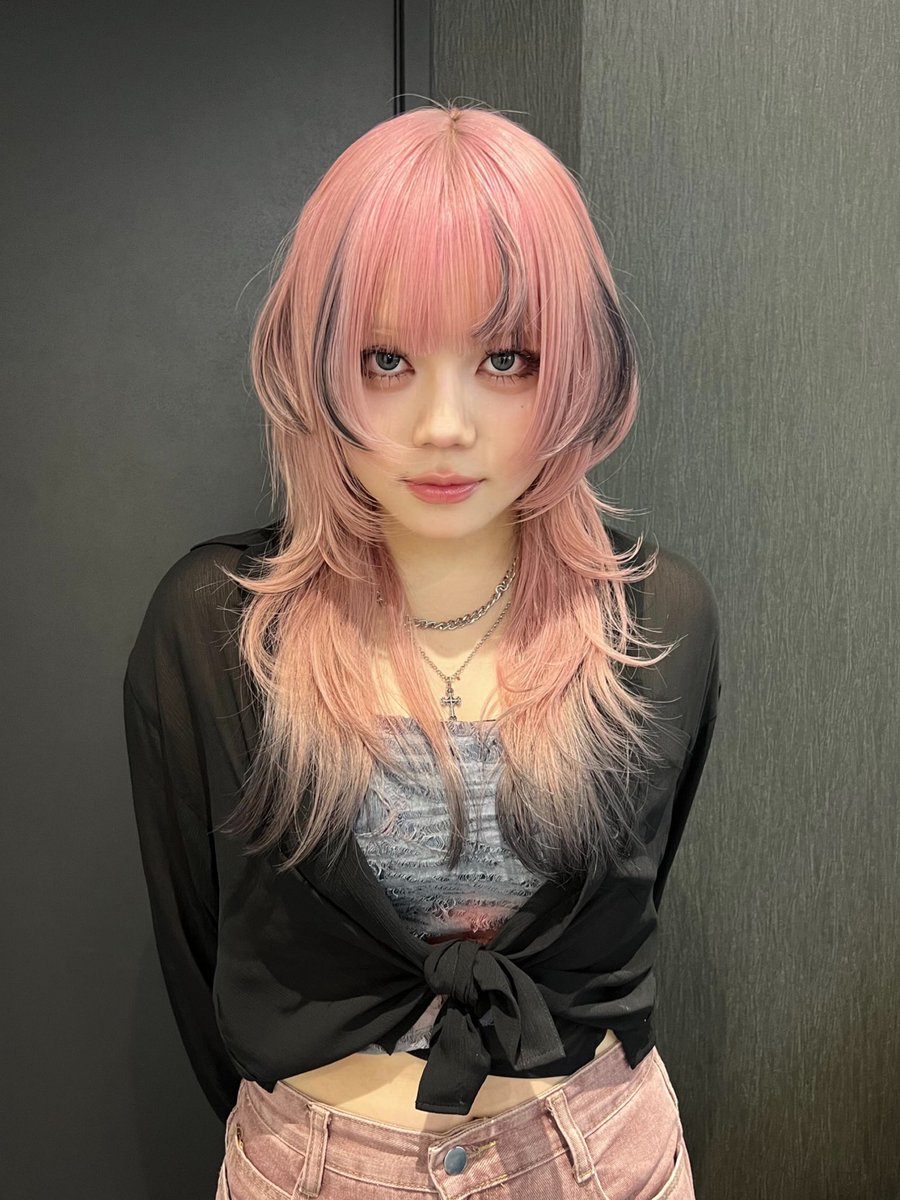 tat_0710's tweet photo. 全部同じお客様。ご来店の時系列順💫

綺麗に色落ちするようにカラーするから
ブリーチは根本だけで色んなデザインを楽しめます☺️ https://t.co/7XqJPN43Wb
