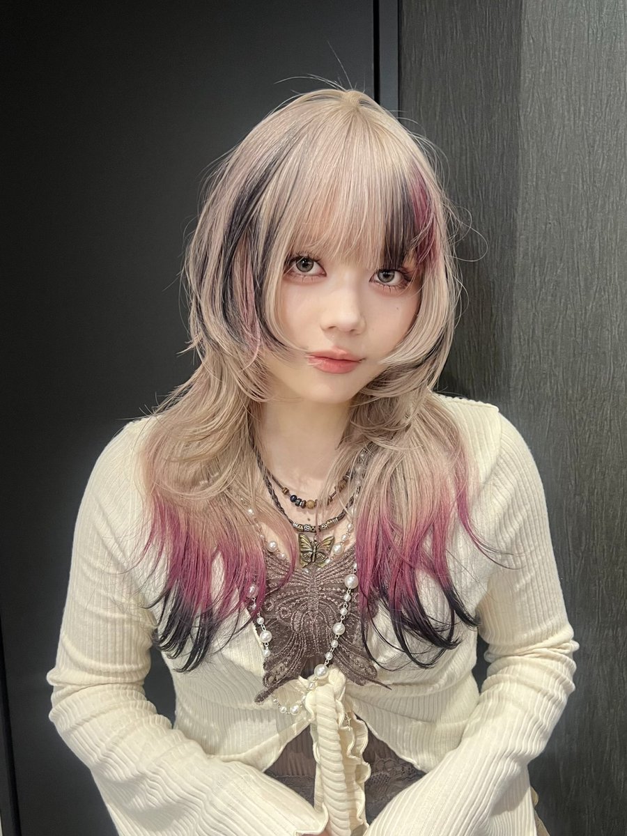tat_0710's tweet photo. 全部同じお客様。ご来店の時系列順💫

綺麗に色落ちするようにカラーするから
ブリーチは根本だけで色んなデザインを楽しめます☺️ https://t.co/7XqJPN43Wb