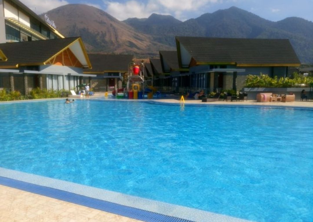 Berendem di air panas dengan view pegunungan seru kali yaa.

Nih, gw udah kumpulin wishlist hotel &amp; villa dengan kolam air panas terbaik di tiap daerah buat liburan lebaran. Mumpung lagi momen kumpul keluarga, bisa langsung gass rencanain.

Like &amp; bookmark biar ga lupa 🫰