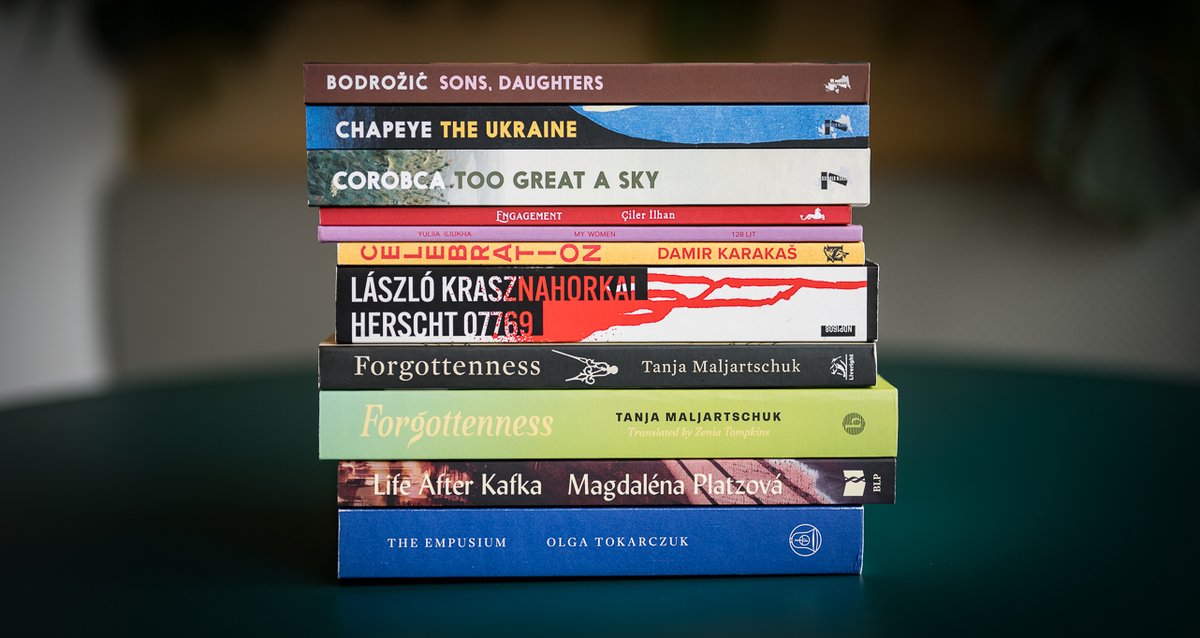 The EBRD (@ebrd) on Twitter photo 🥁📚The #EBRDLiteraturePrize2025 shortlist is here!
10 brilliant books carefully chosen by our independent judges <a href="/MayaJaggi/">Maya Jaggi</a>, <a href="/SelmaDabbagh/">Selma Dabbagh</a>, <a href="/fergalkeane47/">Fergal Keane</a>, <a href="/BlackerUilleam/">Uilleam Blacker 🇺🇦</a>.
ebrd.com/home/news-and-…
🧵Read the shortlist 👇 🥁📚The #EBRDLiteraturePrize2025 shortlist is here!
10 brilliant books carefully chosen by our independent judges <a href="/MayaJaggi/">Maya Jaggi</a>, <a href="/SelmaDabbagh/">Selma Dabbagh</a>, <a href="/fergalkeane47/">Fergal Keane</a>, <a href="/BlackerUilleam/">Uilleam Blacker 🇺🇦</a>.
ebrd.com/home/news-and-…
🧵Read the shortlist 👇